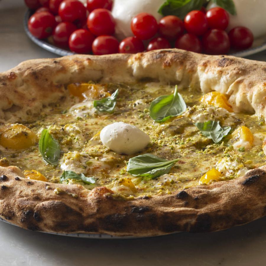 Pizza speciale con burrata e pistacchio